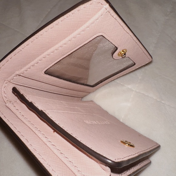 Michael Kors Pale Pink Wallet ID - Picture 5 of 8